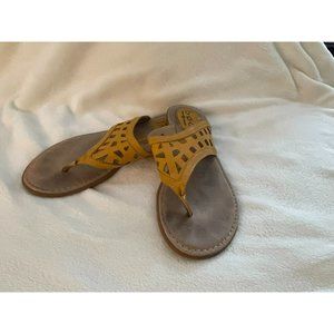 BOC sandals yellow size 9